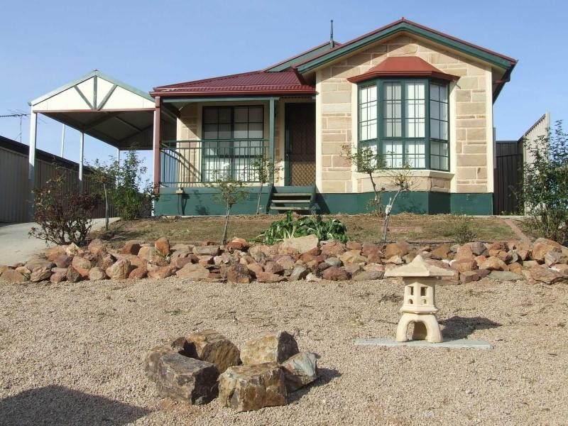 15 Barnes Road, Port Broughton SA 5522