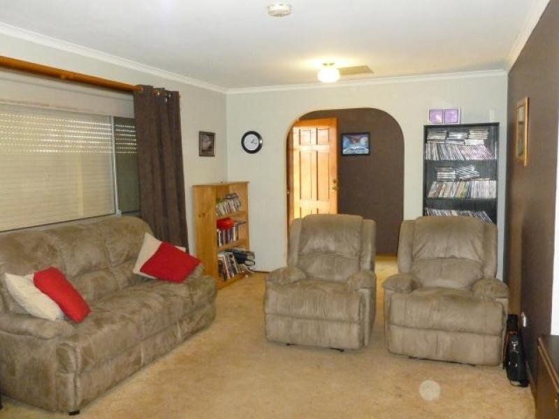 8 Dutton Street, Jamestown SA 5491