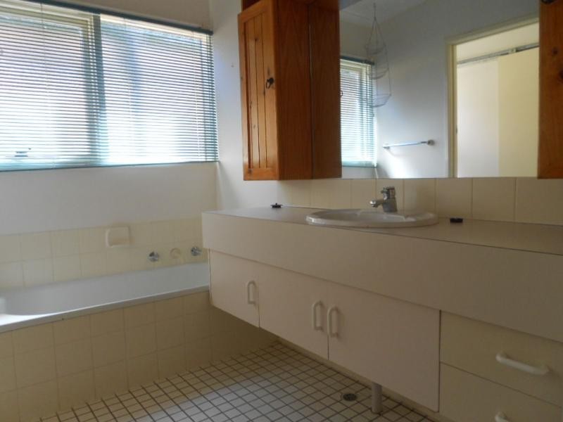 12 Hermit Street, Roxby Downs SA 5725