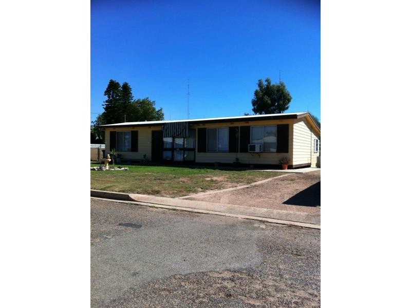 2 Barnes Road, Port Broughton SA 5522