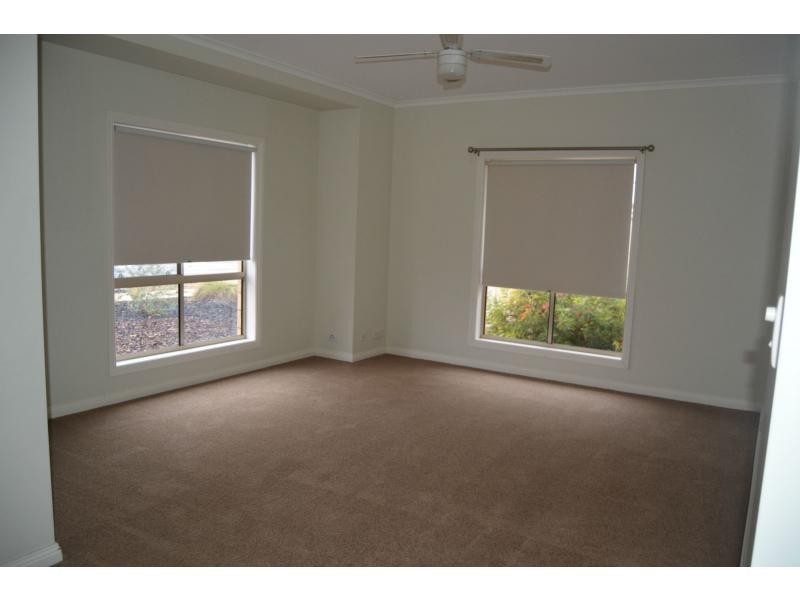 74 Tiliqua Crescent, Roxby Downs SA 5725