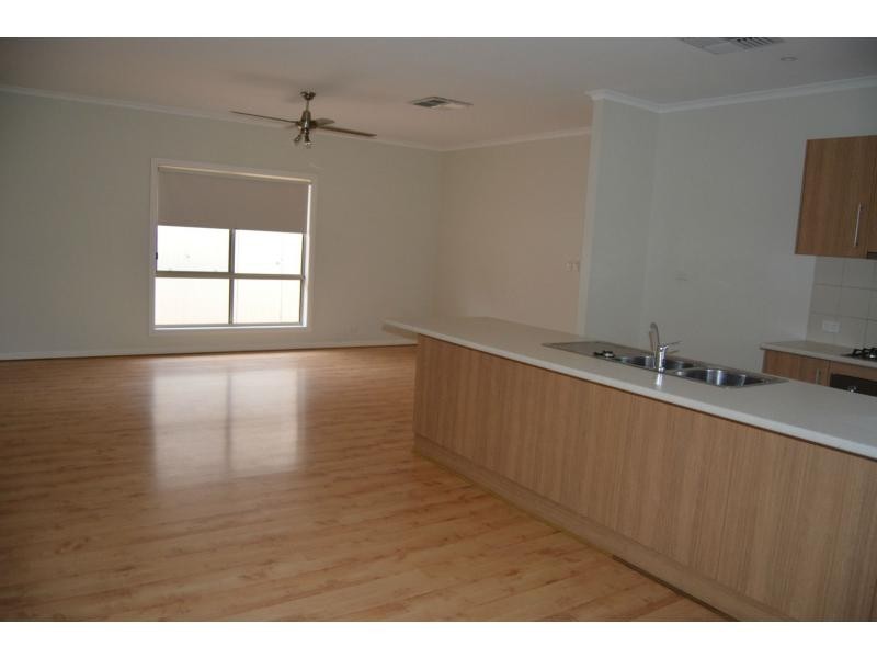 74 Tiliqua Crescent, Roxby Downs SA 5725