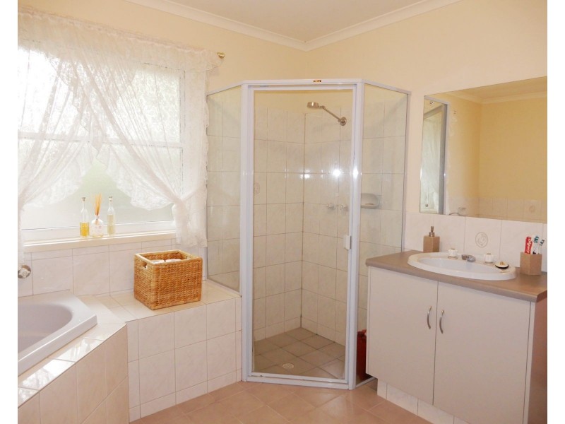 15 Booyoolie Street, Laura SA 5480