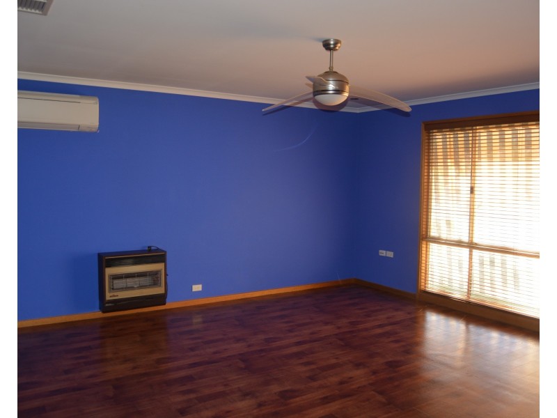 34 Hermit St, Roxby Downs SA 5725