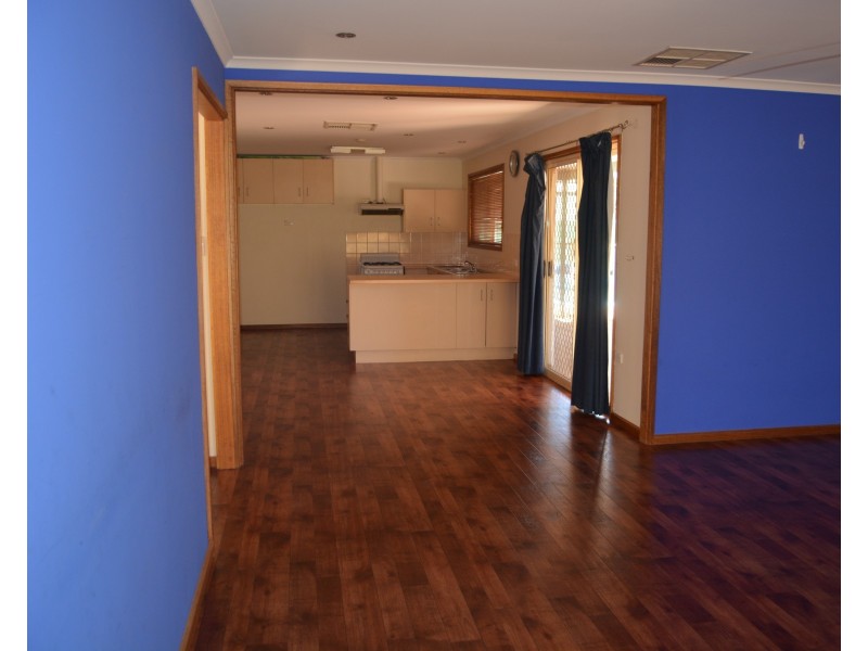 34 Hermit St, Roxby Downs SA 5725