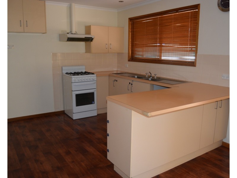 34 Hermit St, Roxby Downs SA 5725