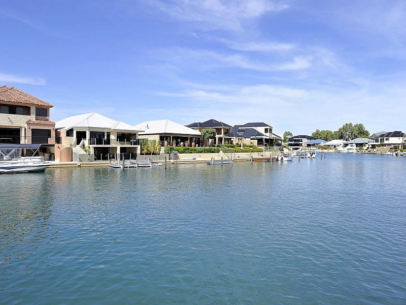 31 Aztec Island Retreat, Port Mandurah, Mandurah WA 6210