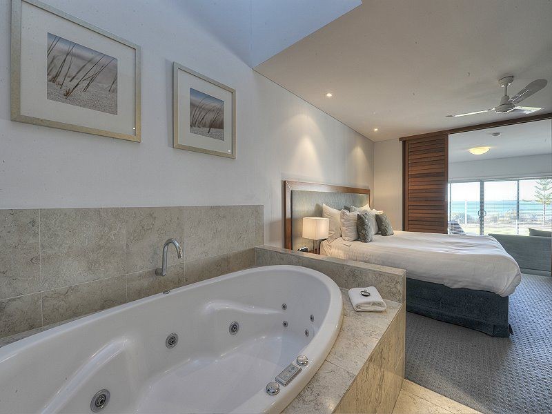 12/16 Dolphin Drive, Seashells Resort, Mandurah WA 6210