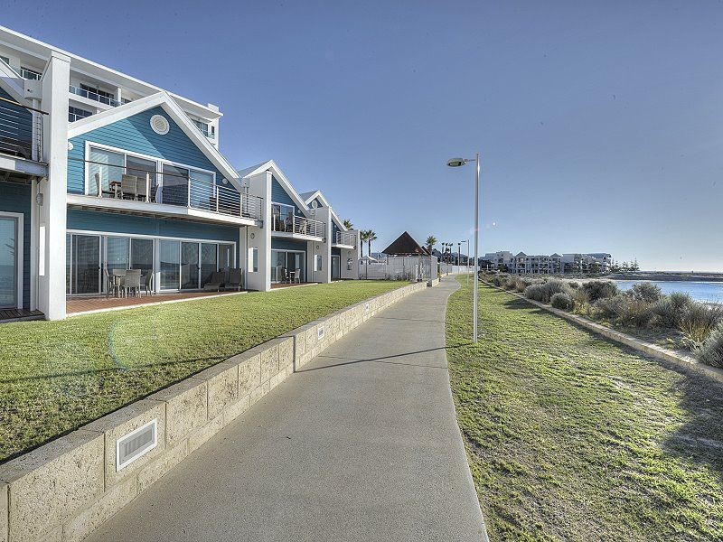 12/16 Dolphin Drive, Seashells Resort, Mandurah WA 6210