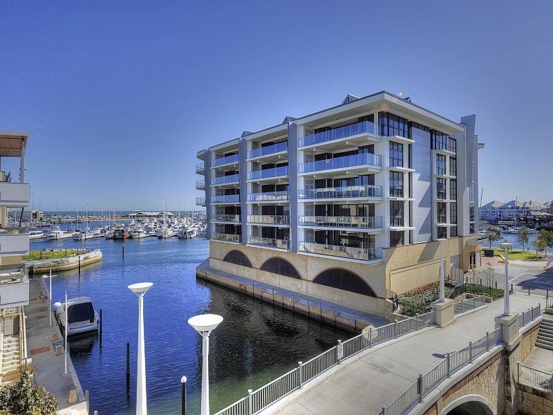 4/16 Torcello Mews, Mandurah WA 6210
