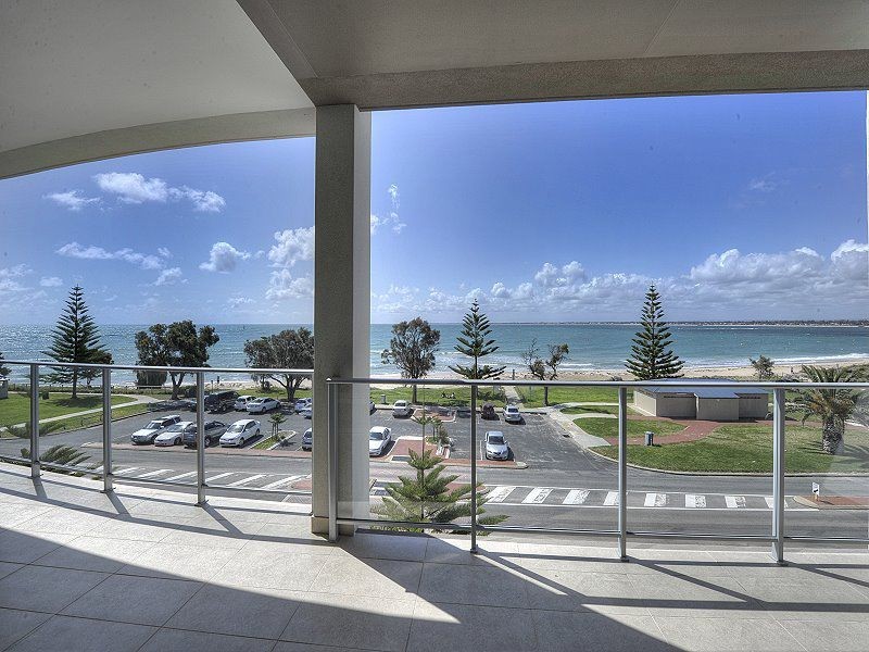 13/11 Halls Head Parade, Mandurah WA 6210