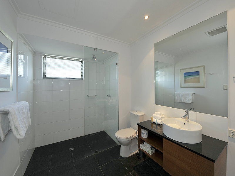 406/16 Dolphin Drive, Seashells Resort, Mandurah WA 6210