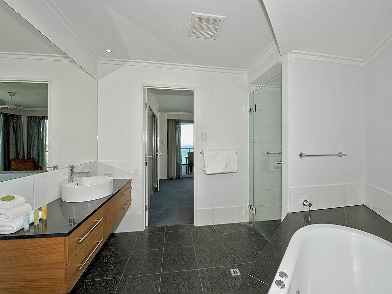 406/16 Dolphin Drive, Seashells Resort, Mandurah WA 6210