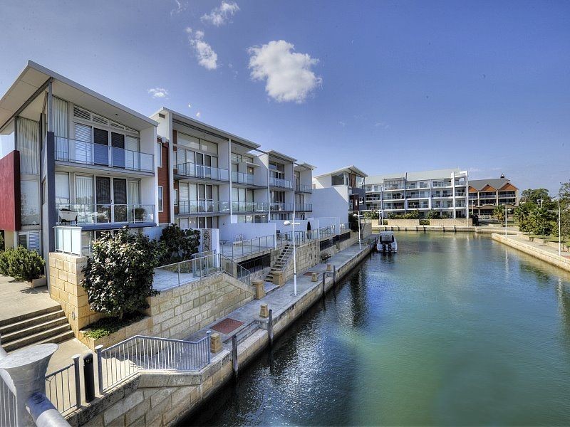 1/4 Torcello Mews, Mandurah WA 6210