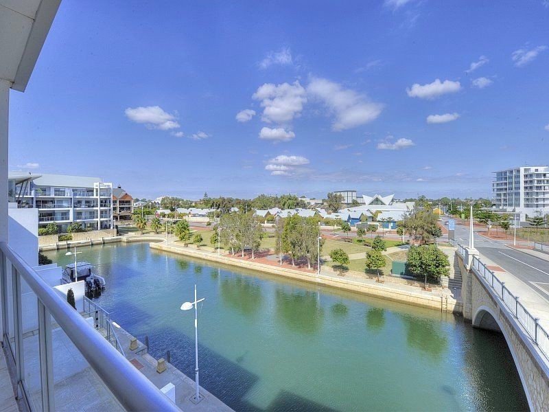 1/4 Torcello Mews, Mandurah WA 6210