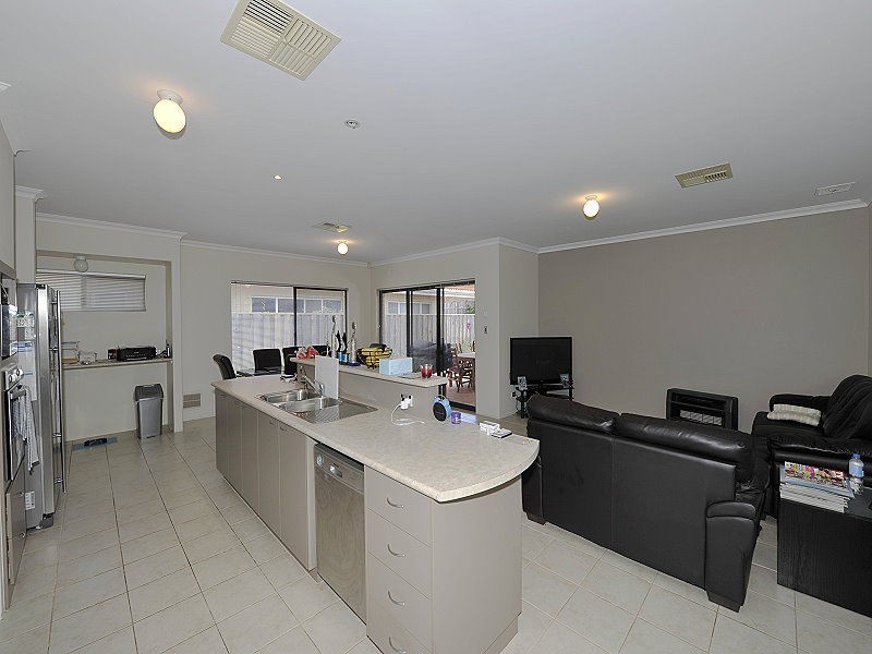 66 Buttercup Parkway, HALLS HEAD, Mandurah WA 6210