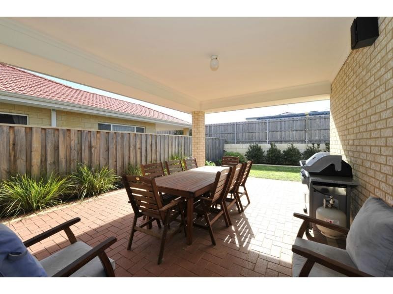 66 Buttercup Parkway, HALLS HEAD, Mandurah WA 6210