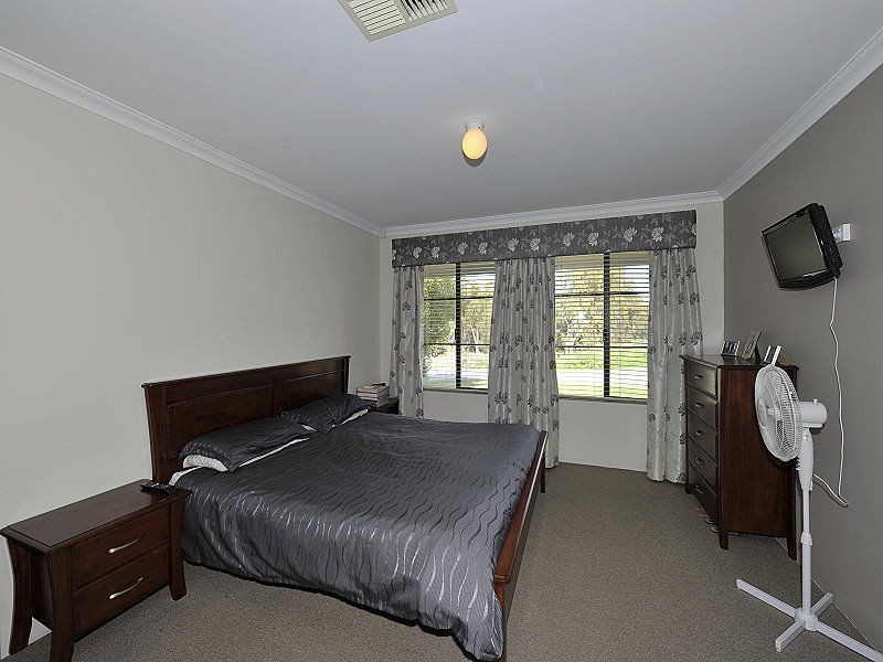 66 Buttercup Parkway, Halls Head WA 6210