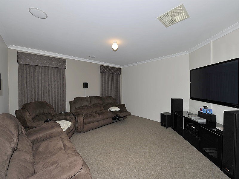 66 Buttercup Parkway, Halls Head WA 6210