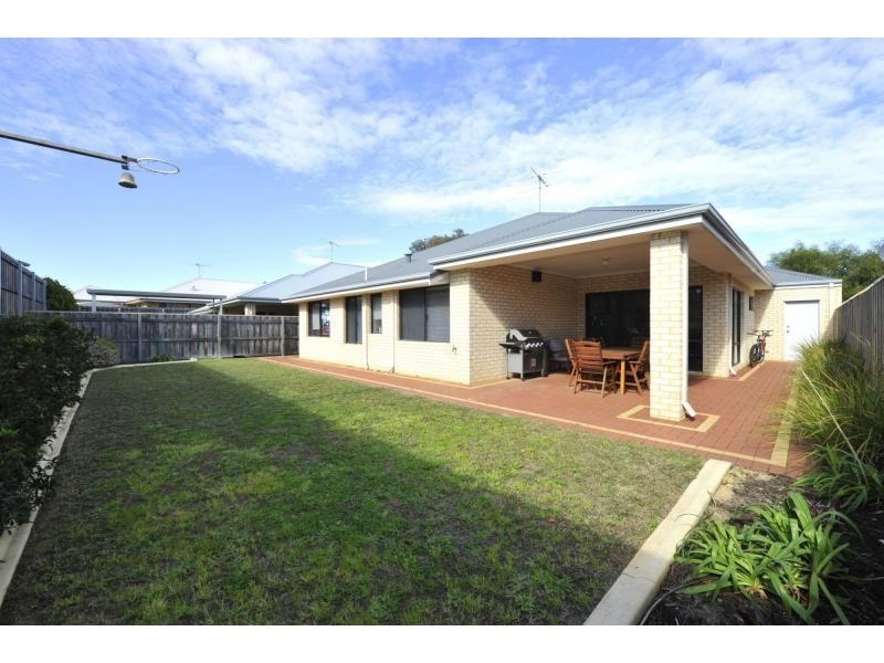 66 Buttercup Parkway, Halls Head WA 6210