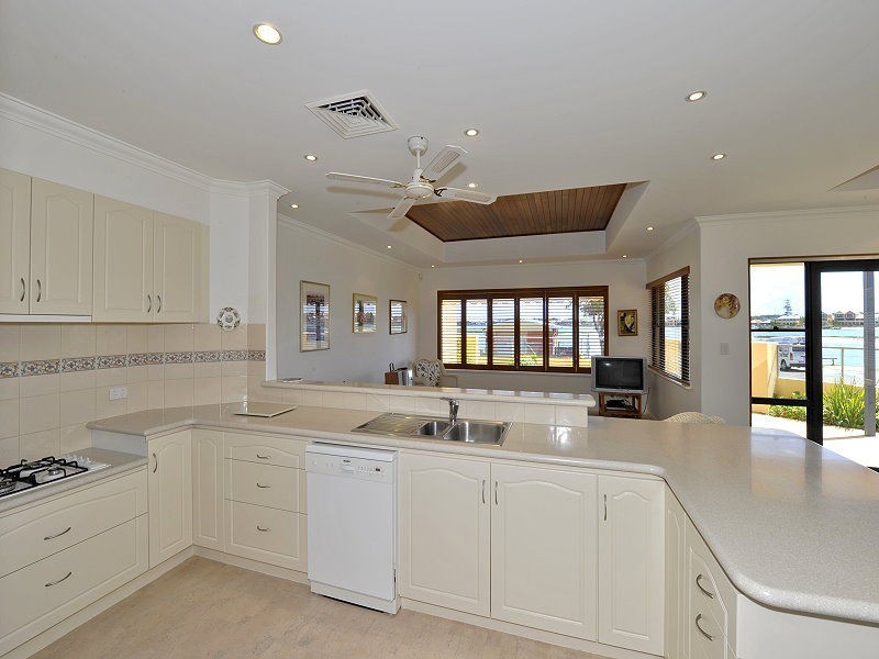 4/10 Winjan Place, Mandurah WA 6210