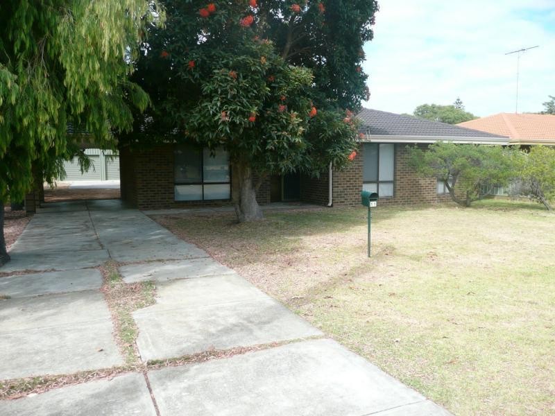 11 Gallop Street, Halls Head WA 6210