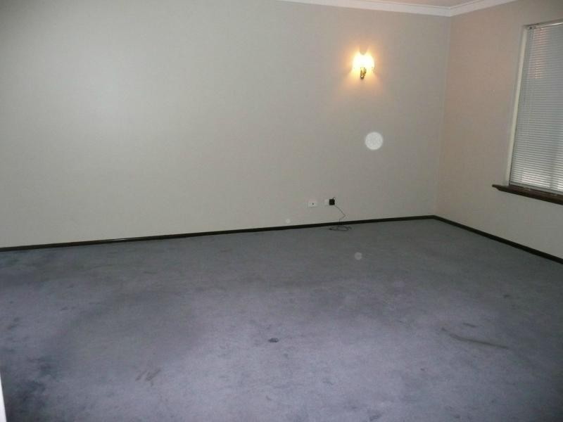 11 Gallop Street, Halls Head WA 6210