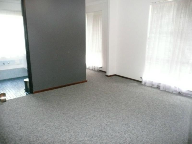 11 Gallop Street, Halls Head WA 6210