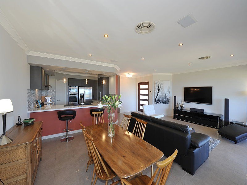 51b Halls Head Parade, Halls Head WA 6210