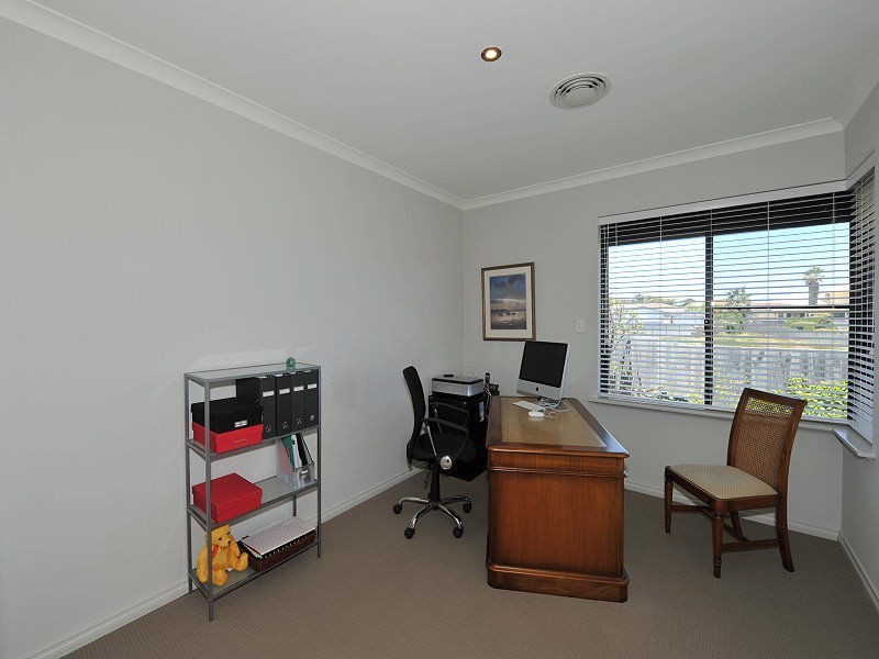 51b Halls Head Parade, Halls Head WA 6210