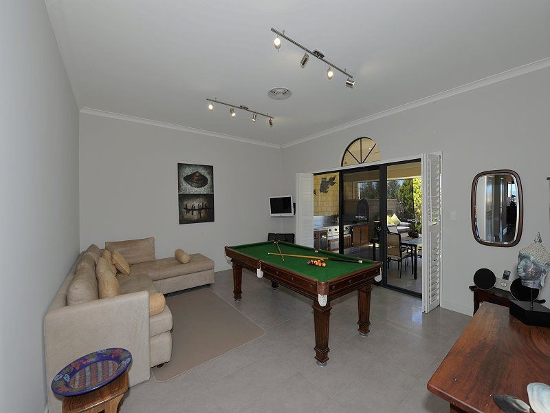 51b Halls Head Parade, Halls Head WA 6210