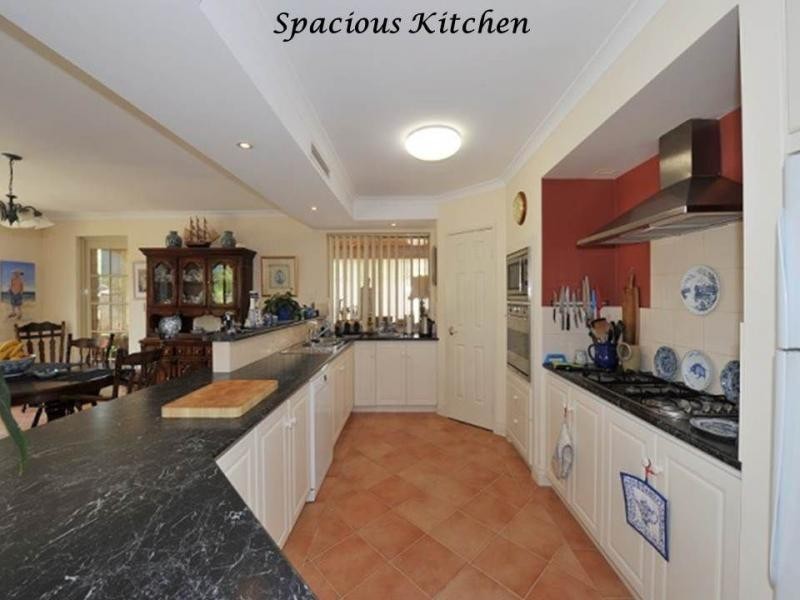 12 Monroe Retreat, Meadow Springs WA 6210