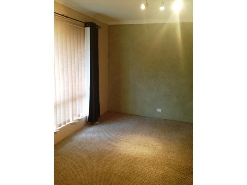 1b Jasmine Place, Halls Head WA 6210