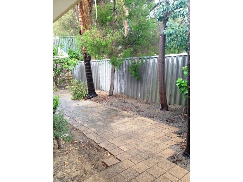 1b Jasmine Place, Halls Head WA 6210