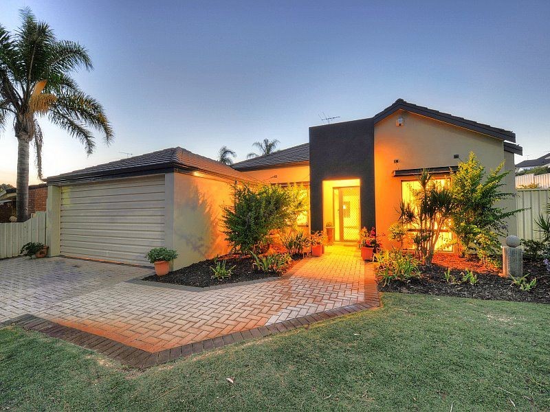 79 Oaklands Avenue, Halls Head WA 6210