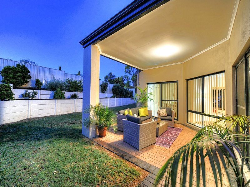 79 Oaklands Avenue, Halls Head WA 6210