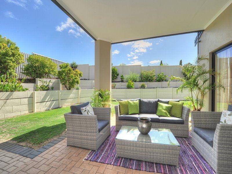 79 Oaklands Avenue, Halls Head WA 6210