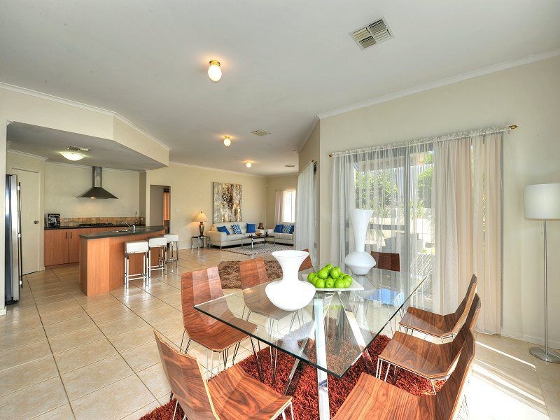 79 Oaklands Avenue, Halls Head WA 6210