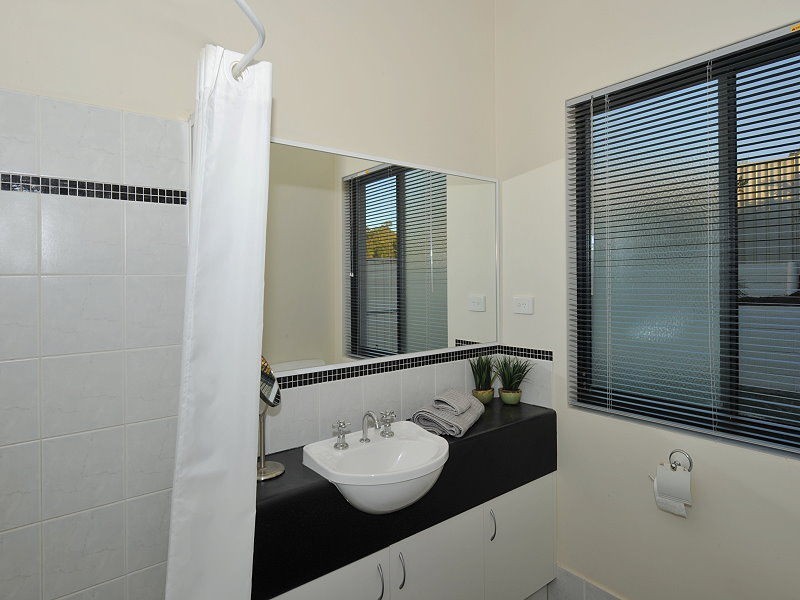 79 Oaklands Avenue, Halls Head WA 6210