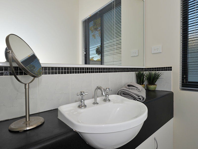 79 Oaklands Avenue, Halls Head WA 6210