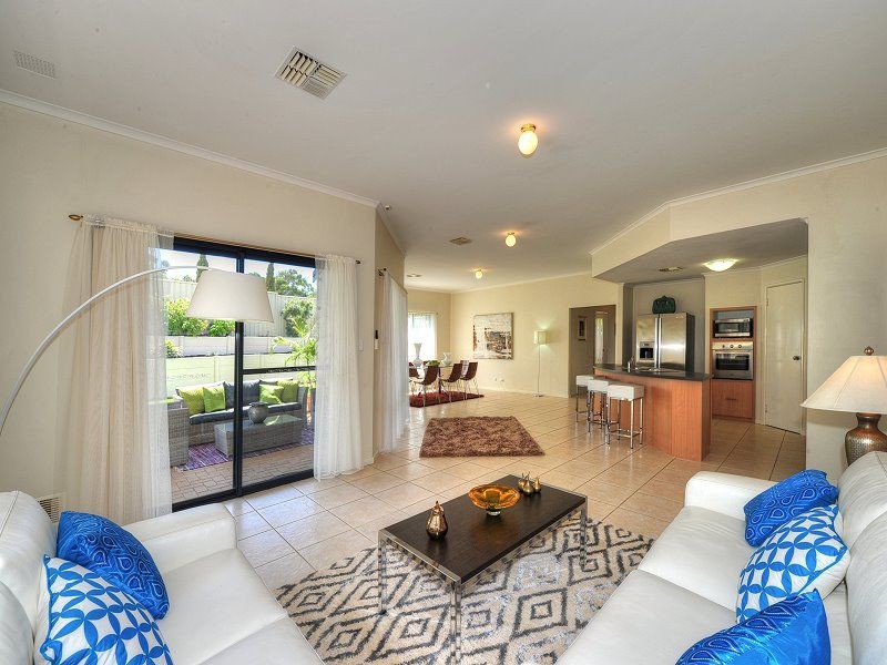 79 Oaklands Avenue, Halls Head WA 6210