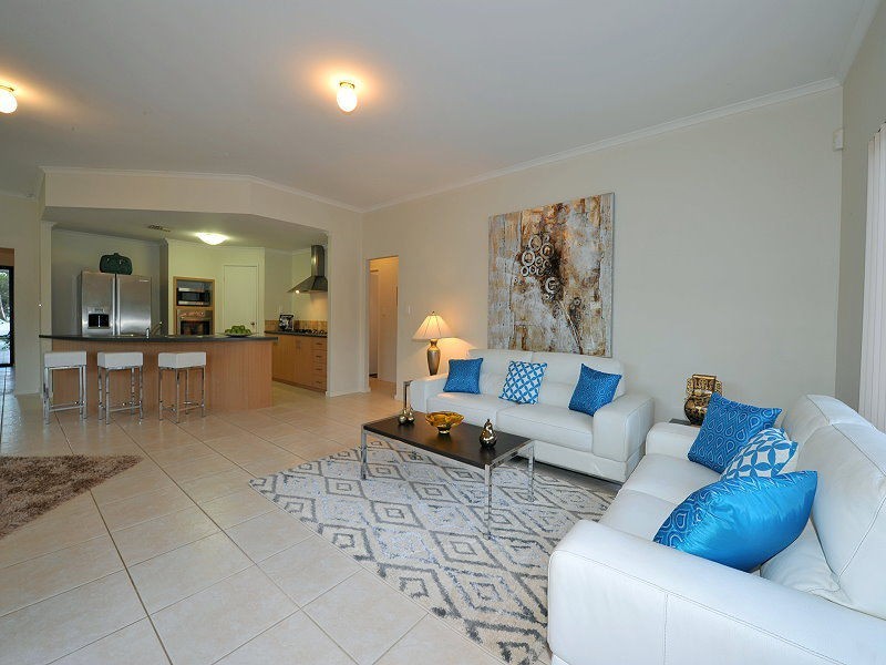 79 Oaklands Avenue, Halls Head WA 6210