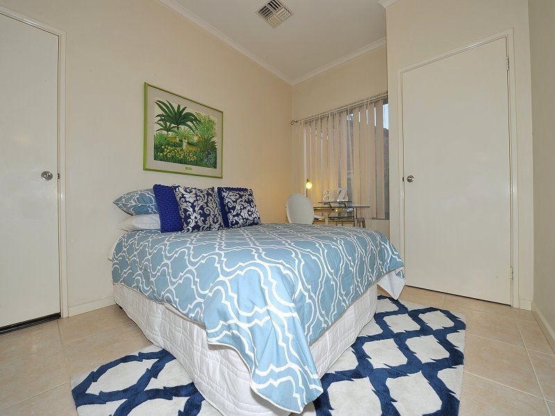 79 Oaklands Avenue, Halls Head WA 6210