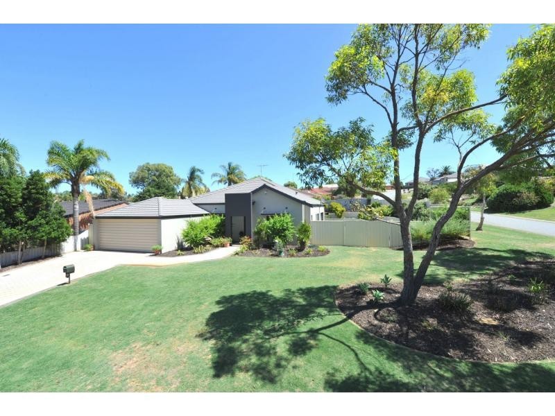 79 Oaklands Avenue, Halls Head WA 6210