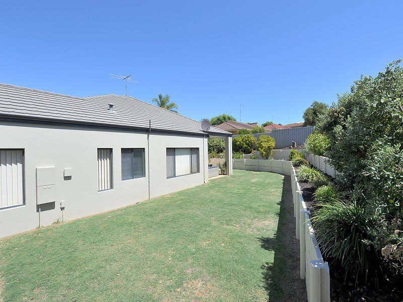 79 Oaklands Avenue, Halls Head WA 6210