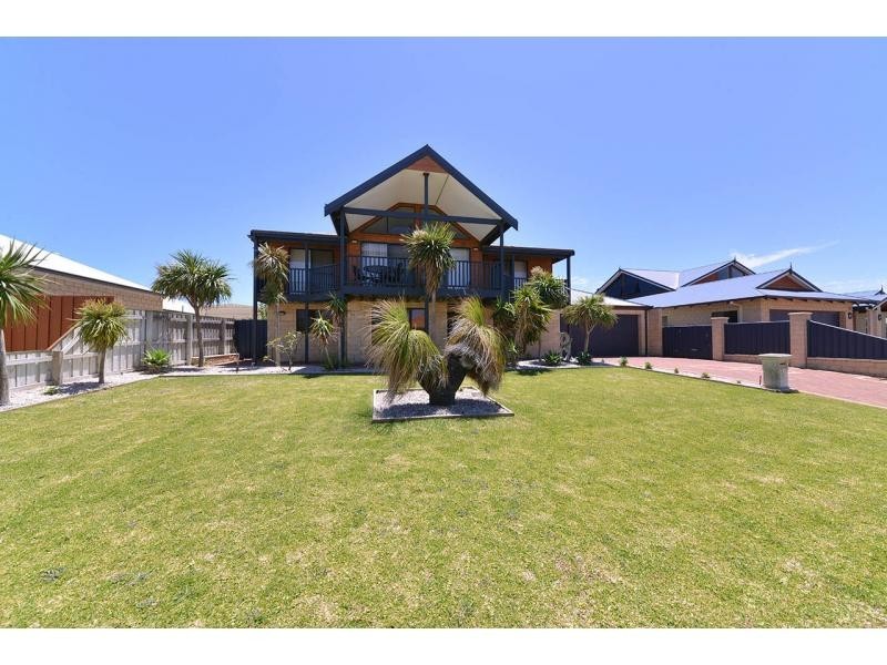 8 Podman Turn, Madora Bay WA 6210