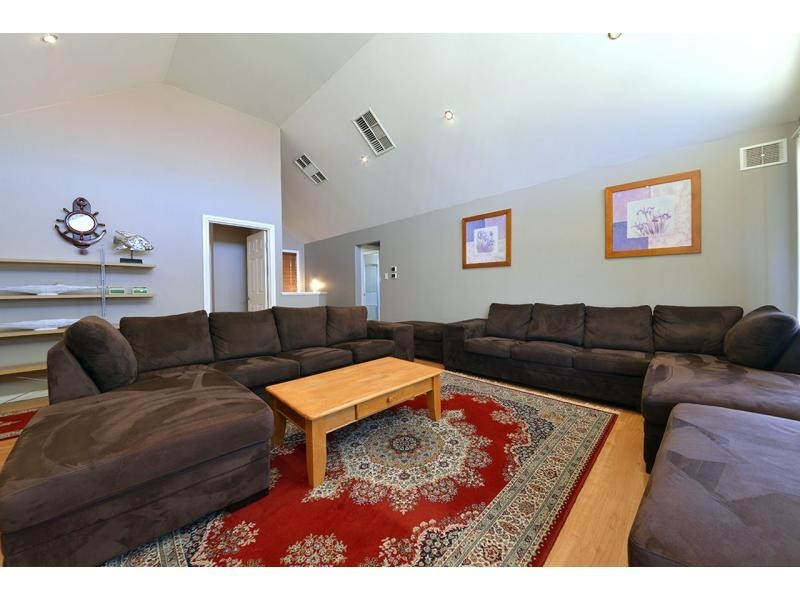 8 Podman Turn, Madora Bay WA 6210