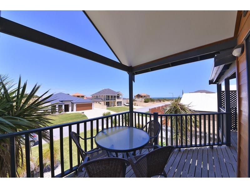 8 Podman Turn, Madora Bay WA 6210