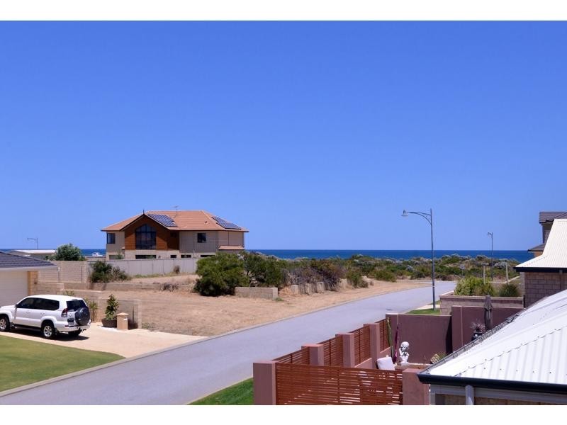 8 Podman Turn, Madora Bay WA 6210