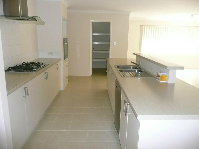 16 Lismore Ridge, Lakelands WA 6180